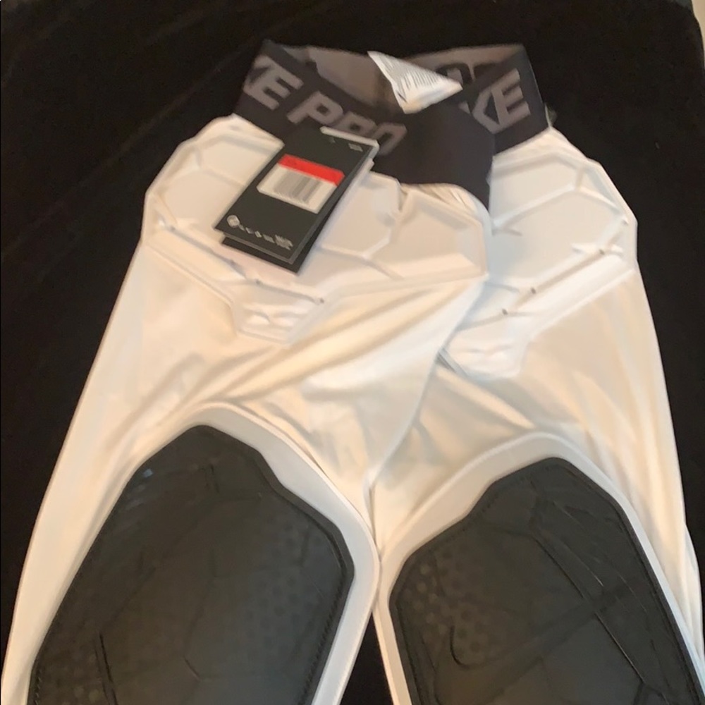 Men's white size large compression shorts